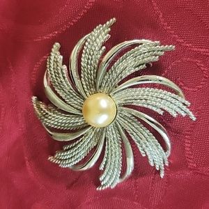 Vintage Brooch Sarah Coventry 2 1/2 inch - simulated pearl